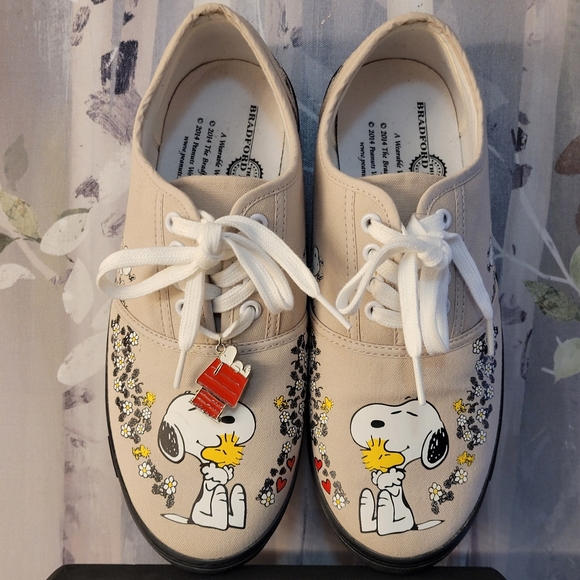 The Bradford Exchange Shoes - SNOOPY AND WOODSTOCK Floral Tan Canvas Sneakers Women's 10 The Bradford Exchange